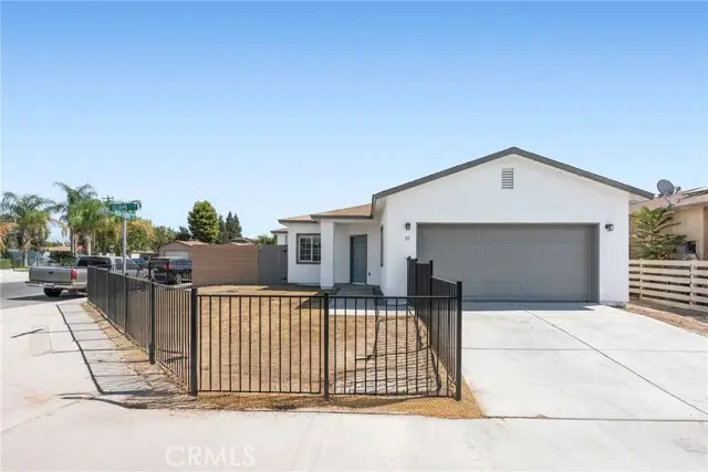 311 Ixtapa Dr, Bakersfield, CA 93307 - Image #1