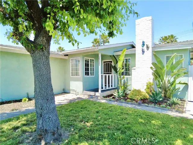 2521 W Clearbrook Lane, Anaheim, CA 92804 - Image #2