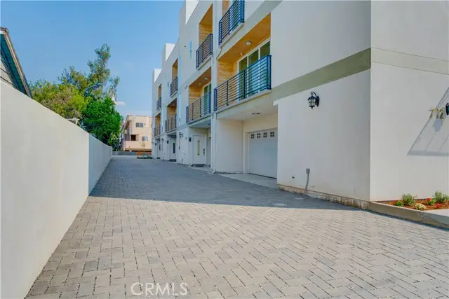 712 N Chestnut Avenue, Los Angeles, CA 90042 - Image #3