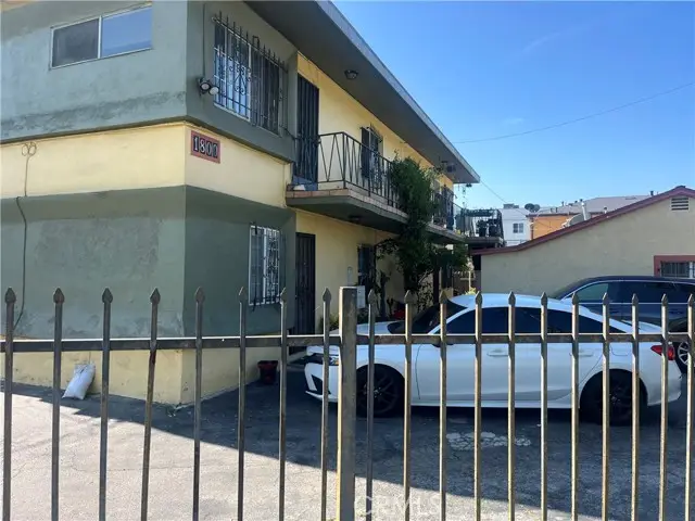 1800 Carmona Avenue, Los Angeles, CA 90019 - Image #2