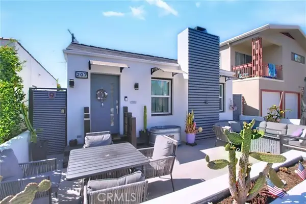 207 Santa Ana Avenue, Long Beach, CA 90803