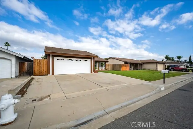 930 Helena Circle, Costa Mesa, CA 92626 - Image #2