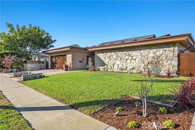 16931 Roundhill, Huntington Beach, CA 92649 - Image #2