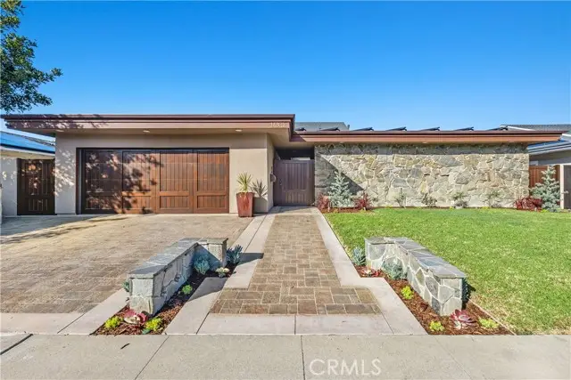 16931 Roundhill, Huntington Beach, CA 92649 - Image #3