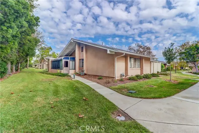 8566 Sierra #911-D, Huntington Beach, CA 92646 - Image #2