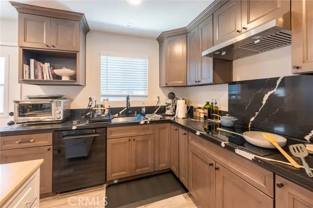 18218 Mansel Avenue, Redondo Beach, CA 90278 - Image #2