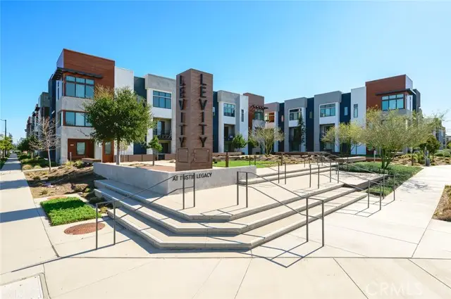 167 Waypoint, Tustin, CA 92782 - Image #2