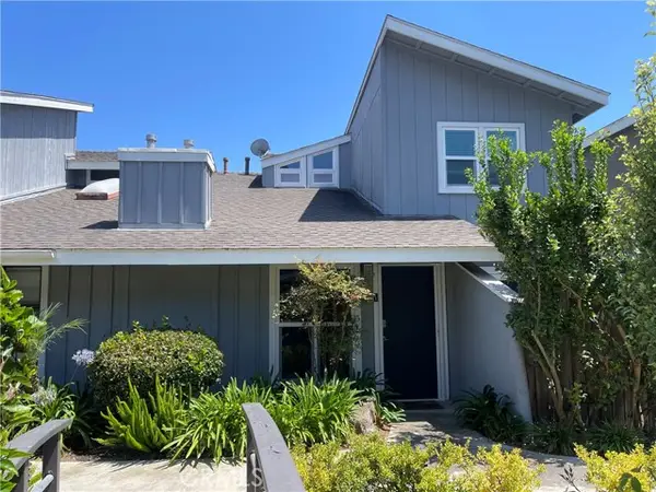 345 University Drive #F4, Costa Mesa, CA 92627