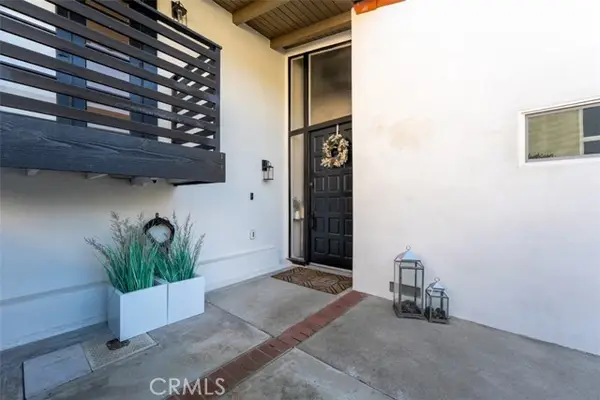 2111 Vista Entrada, Newport Beach, CA 92660