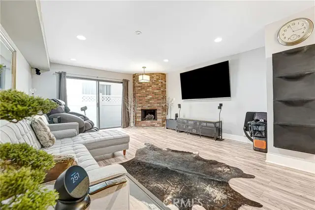 326 E Valencia #C, Burbank, CA 91502 - Image #3