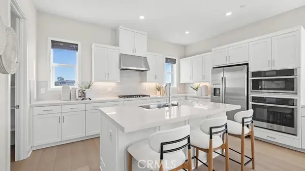 848 Sonia, Irvine, CA 92618