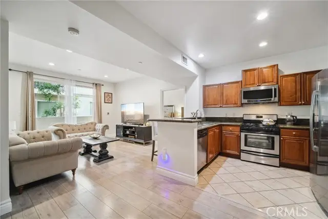 13951 Sherman Way #204, Van Nuys, CA 91405 - #2