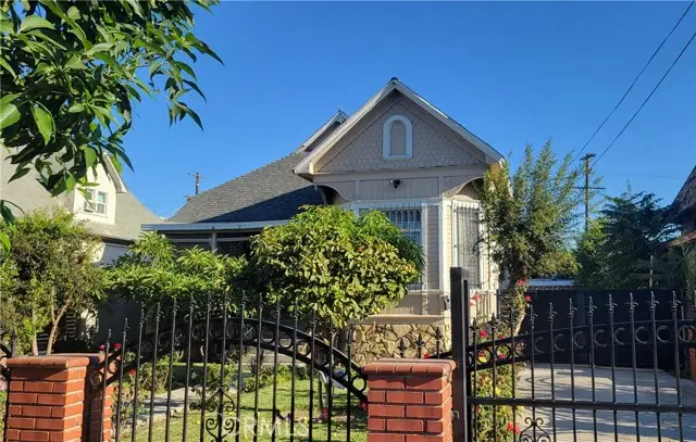 207 E 25th Street, Los Angeles, CA 90011 - Image #1