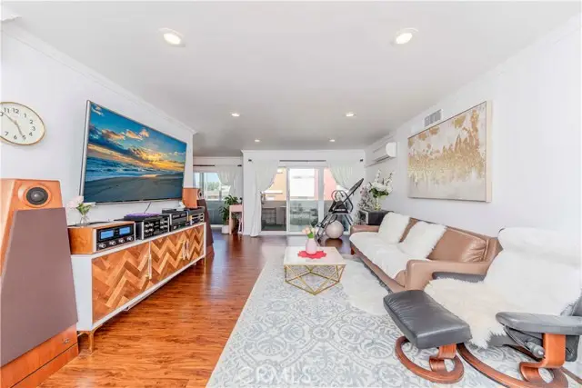 358 S Gramercy Place #201, Los Angeles, CA 90020 - Image #1