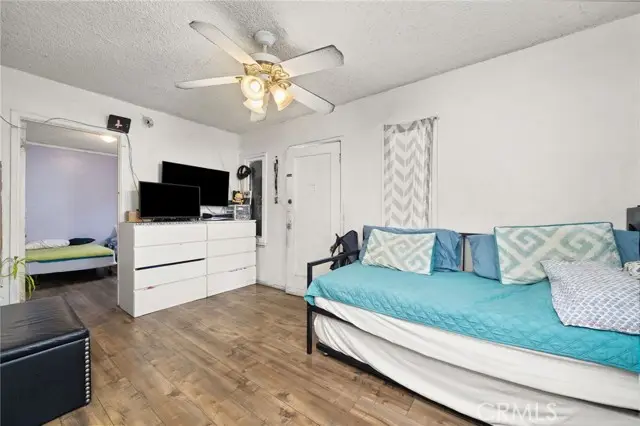 1216 S Mullen Avenue, Los Angeles, CA 90019 - Image #3