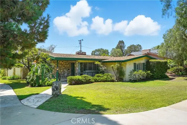 1075 Bryant Road, Long Beach, CA 90815 - Image #1