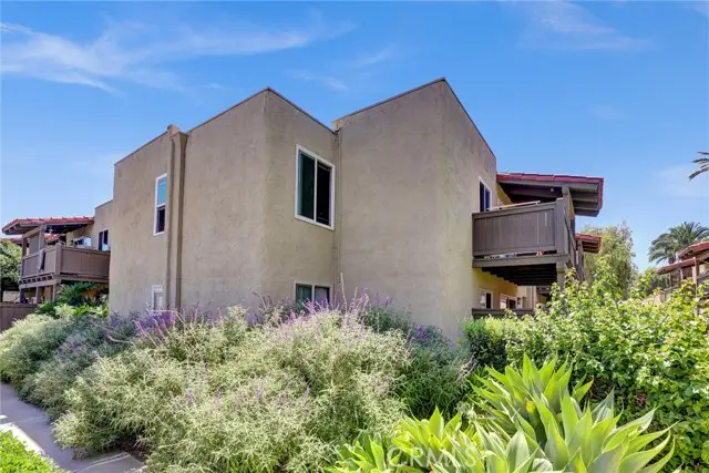 1345 Cabrillo Park Drive #R02, Santa Ana, CA 92701 - Image #3