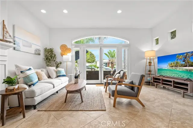 513 Pecan Ave, Huntington Beach, CA 92648 - Image #1