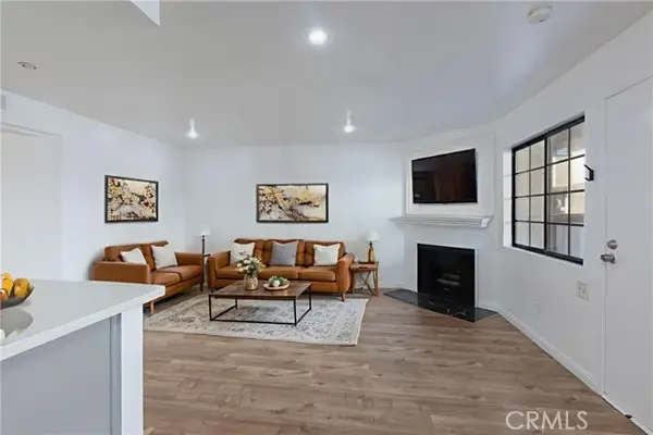 15946 Vanowen Street #103, Van Nuys (los Angeles), CA 91406