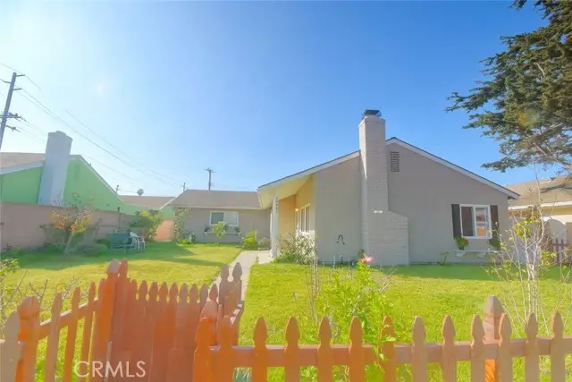 17451 Newland, Huntington Beach, CA 92647 - Image #3