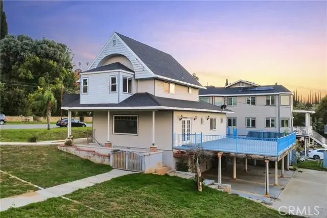 261 E Crescent Avenue, Redlands, CA 92373 - #2