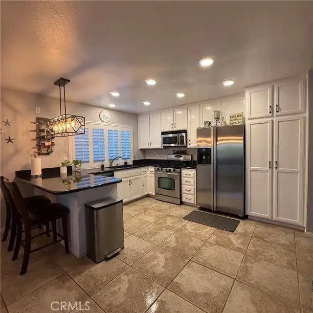 701 W Crestview, Corona, CA 92882 - #2