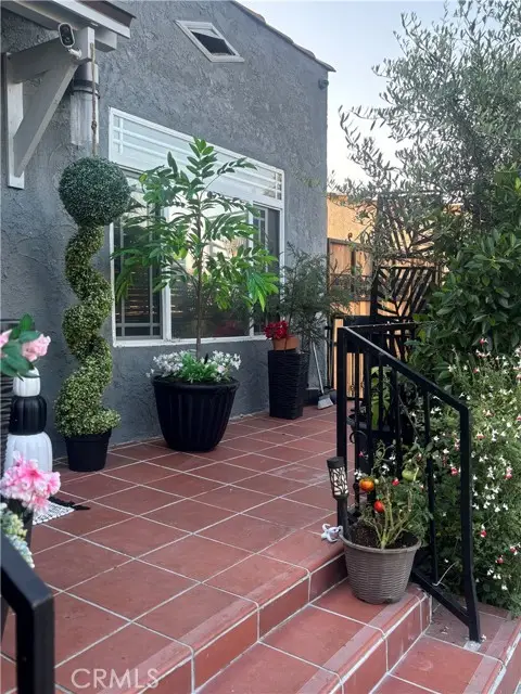 5820 Cimarron Street, Los Angeles, CA 90047