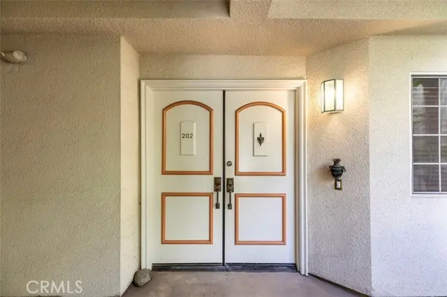 7218 Hillside Avenue #202, Los Angeles, CA 90046 - #2