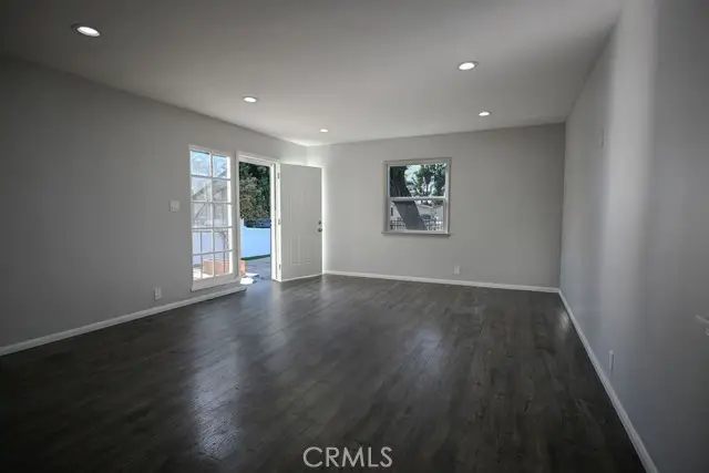 827 E 103rd Place, Los Angeles, CA 90002 - Image #3