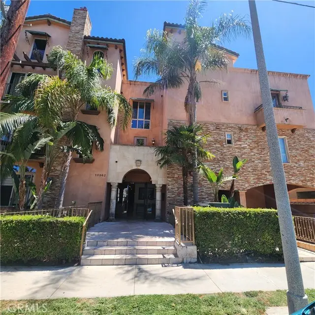 10862 Bloomfield Street #303, North Hollywood, CA 91602 - Image #1