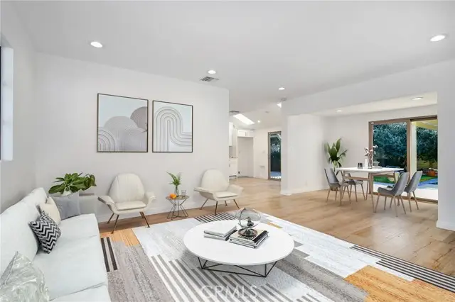 8131 Bianca Avenue, Northridge, CA 91325 - Image #2