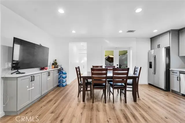 6118 Ethel Avenue, Van Nuys, CA 91401 - Image #2