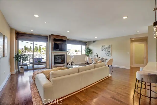 11023 Fruitland Drive #304, Studio City, CA 91604 - Image #2