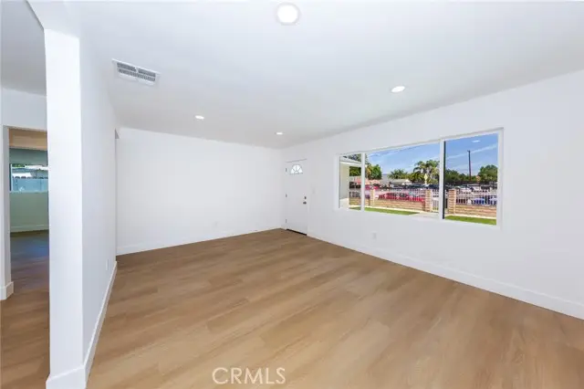 22016 Schoolcraft Street, Canoga Park, CA 91303 - Image #2