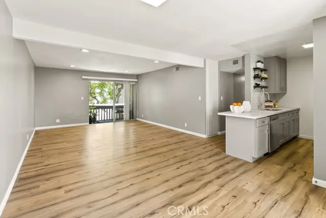 18620 Hatteras Street #223, Tarzana, CA 91356 - Image #3