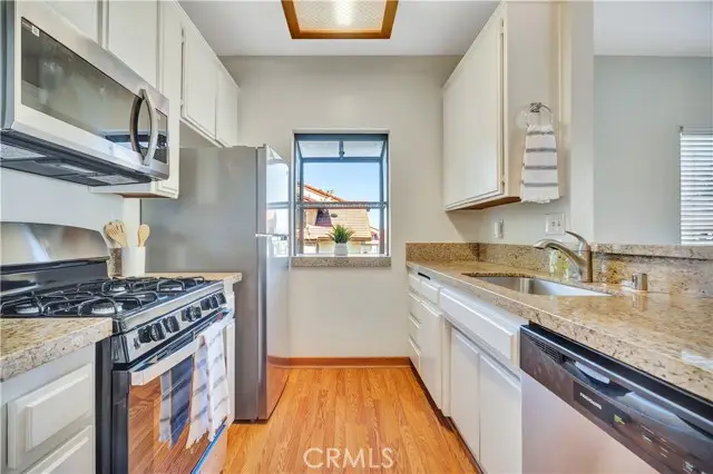 62 Maegan Place #4, Thousand Oaks, CA 91362 - Image #2