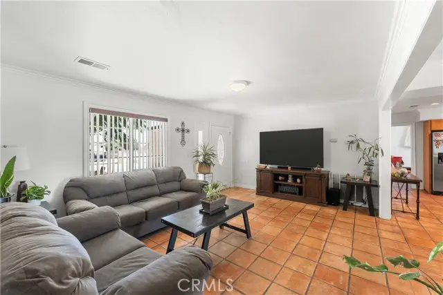 11138 E Avenue R2, Sun Village, CA 93543 - Image #3