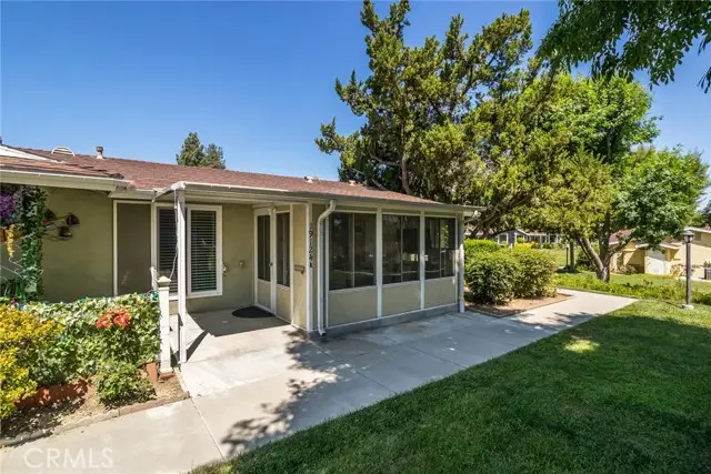 19124 Avenue Of The Oaks #A, Santa Clarita, CA 91321 - Image #2