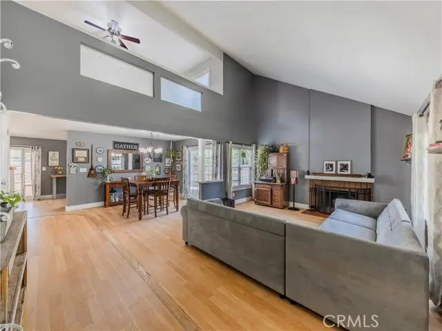 23209 Via Barra, Santa Clarita, CA 91355 - Image #3