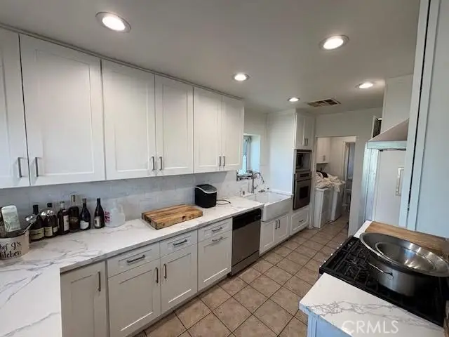 13600 Sylvan Street, Van Nuys, CA 91401 - Image #3