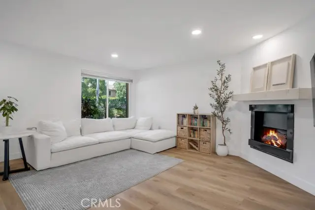 16723 Vanowen Street, Van Nuys, CA 91406 - Image #3