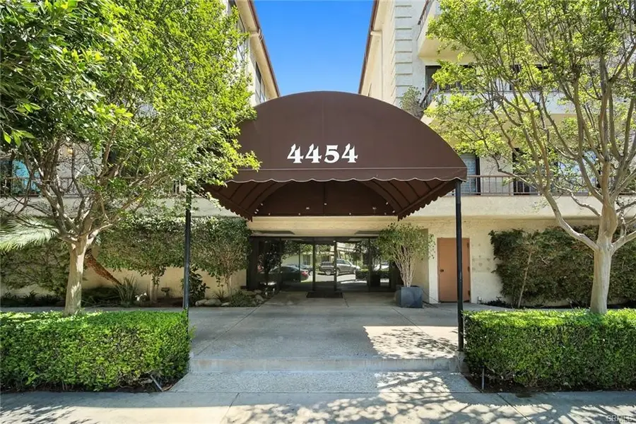 4454 Ventura Canyon Avenue #304, Sherman Oaks, CA 91423 - Image #3