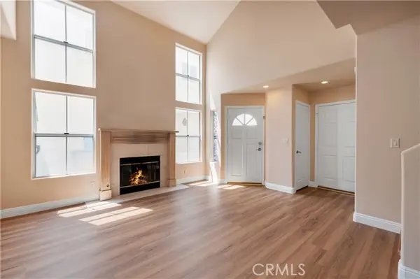 19017 Gault Street #103, Reseda (los Angeles), CA 91335