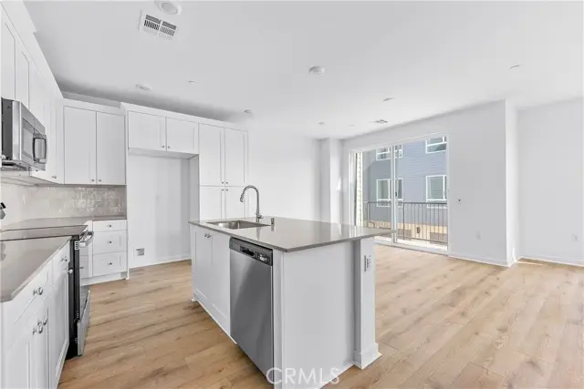 9423 N Sepulveda Blvd. #6, San Fernando Valley, CA 91343 - Image #1