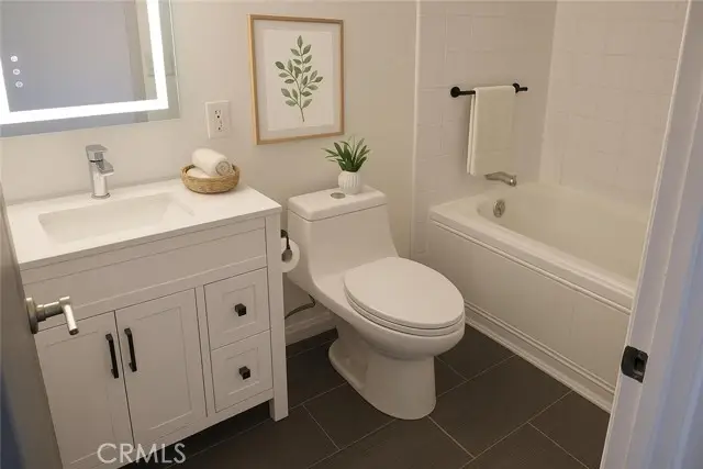 5700 Etiwanda Avenue #216, Tarzana, CA 91356 - Image #2