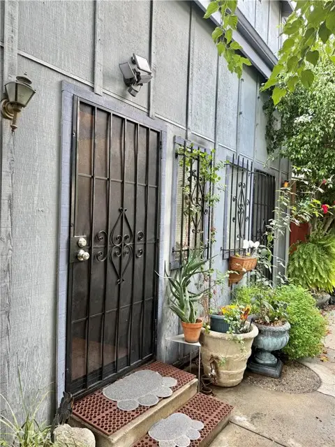 9346 Van Nuys Blvd #4, San Fernando Valley, CA 91402 - Image #1