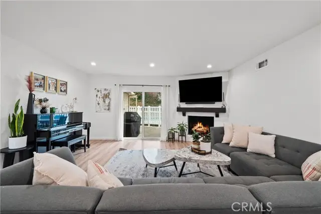 5042 Carolyn Way, Glendale, CA 91214 - Image #2