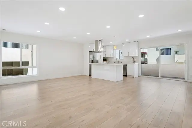 5330 Zelzah Avenue #7, Encino, CA 91316 - Image #3