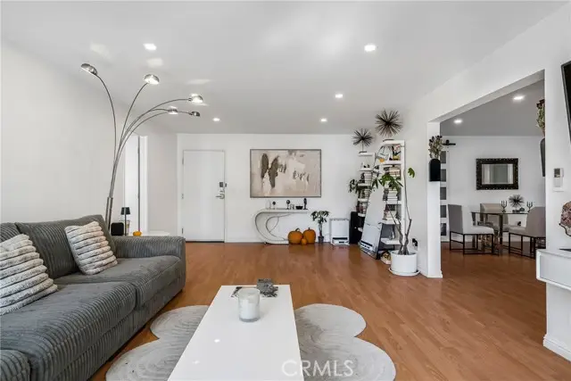 18530 Hatteras Street #213, Tarzana, CA 91356 - Image #3