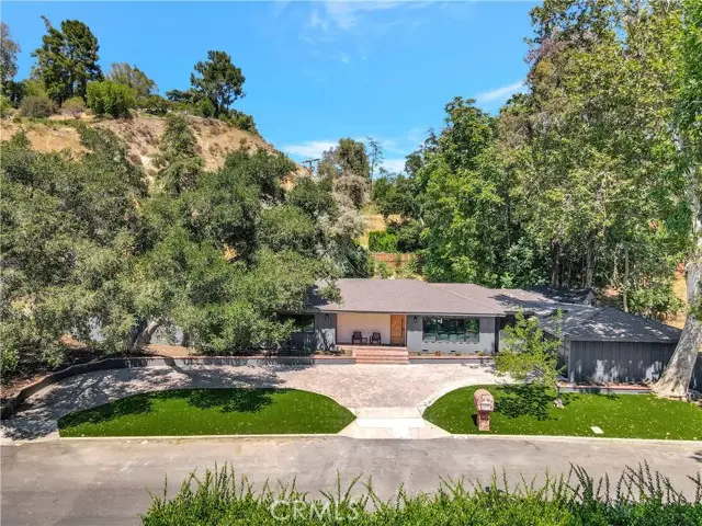 4830 Hasekian Drive, Tarzana, CA 91356 - Image #2